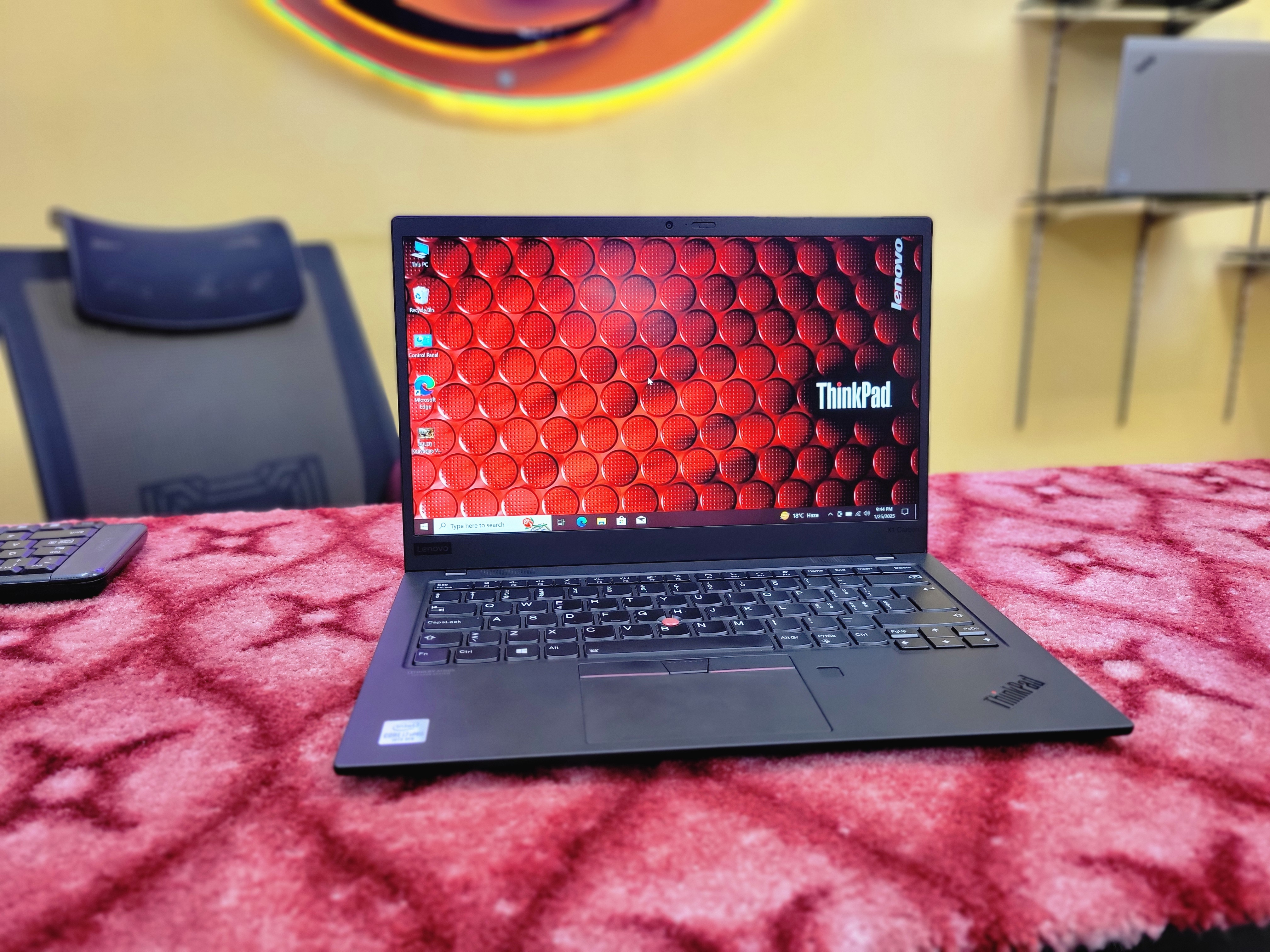 Thinkpad X1 Carboon Gen 8 | Core i7 10th Gen | 16GB RAM 512 SSD